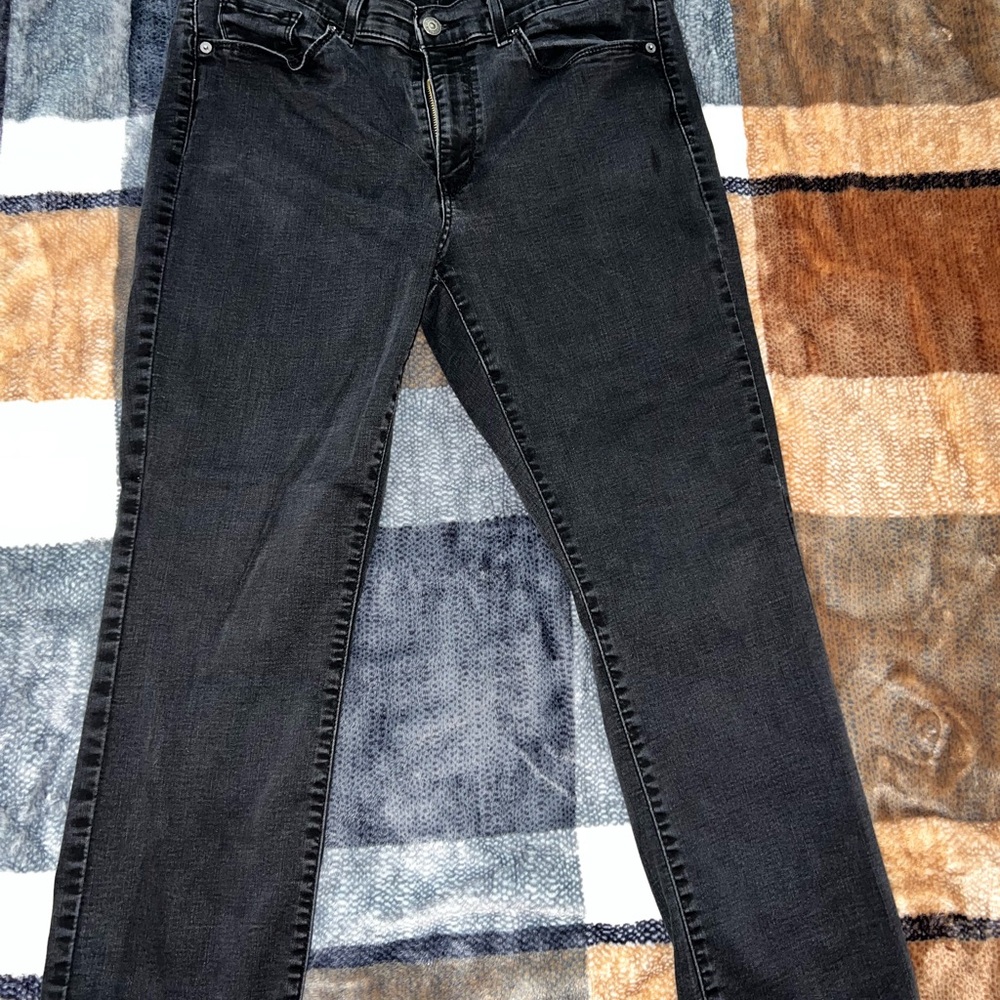 Women’s Levi’s classic straight jeans